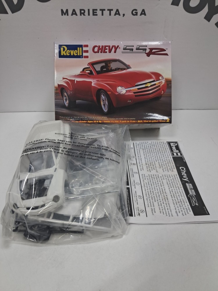 Revell 1/25 – CHEVROLET SSR PICKUP – Model Kit – 85-7691 – New In Box – 2003