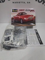 Revell 1/25 – CHEVROLET SSR PICKUP – Model Kit – 85-7691 – New In Box – 2003