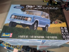 Revell 85-4320 Ford Bronco 4X4 TRUCK 1/25 Model Car Mountain KIT FS