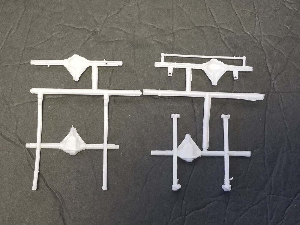 1984 GMC Pickup FRONT & REAR AXLE / SPRINGS from SUNDOWNER MPC 1:25 Model Kit 84