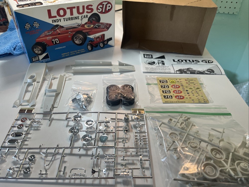 1995 Release AMT ERTL MPC Reissue Lotus INDY Turbine Car Model Kit #6025 Unbuilt