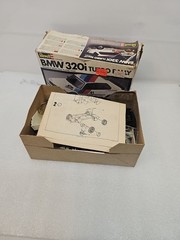 REVELL BMW 320i TURBO RALLY 1/25 Scale MODEL KIT 7213 Box Used
