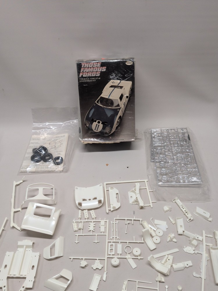 Testors 104 Famous Fords GT-40 1/25 Scale Open Box Unassembled (Read)
