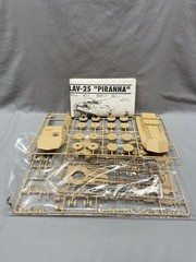 1/35 esci LAV 25 Piranha