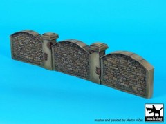 Black Dog 1/35 Stone Wall with Pillars Section Vignette / Diorama (320mm) D35107