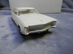 1/24 1965 AMT ORIGINAL ISSUE BUICK RIVIERA HARDTOP ANNUAL WHITE MODEL- BUILT