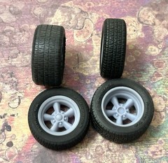 1/24 Scale: 17-inch “Torq Thrust-no Center Cap” wheels W/ Wide Rear Tires .Resin