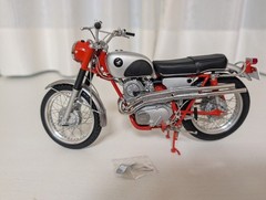 EBBRO 1/10 Honda CL72 Scrambler Red/Silver Finished