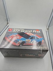 AMT 1/25 NASCAR # 43 STP RICHARD PETTY GRAND PRIX NASCAR MODEL KIT # 6728 F/S