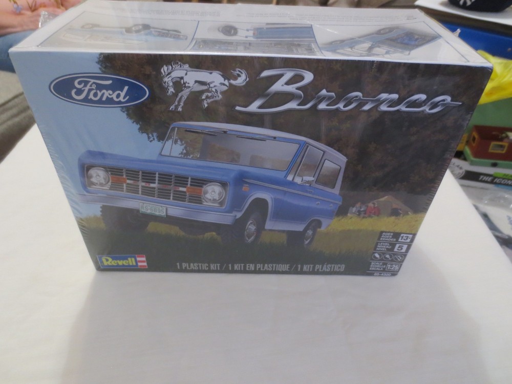 Revell Plastic Model Kit Ford Bronco 1:25 Scale Factory Sealed Kit #85-4320