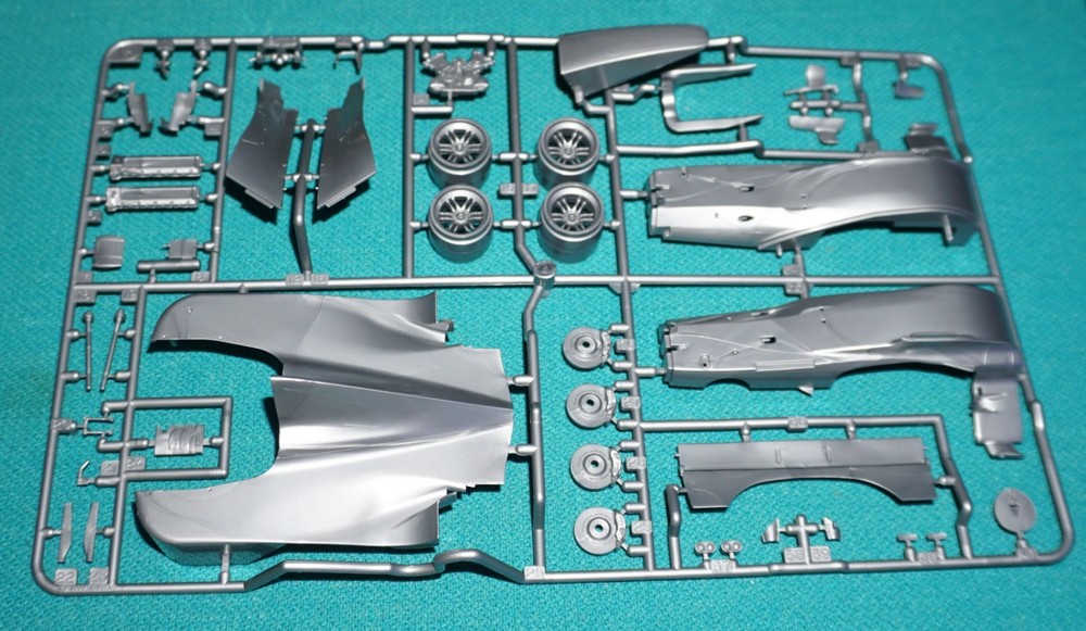 McLaren Mercedes MP4/13 F1 Tamiya 1/20 Sprue A Body Parts Wheels Etc.