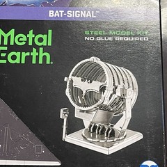 Metal Earth BATMAN The Dark Knight Bat Signal Batmobile 2 DIY Puzzles Models