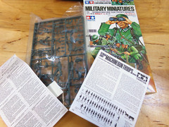 Italeri Model Kit #326 1/4 Ton 4×4 Ambulance Jeep Plus 2 Military Miniatures