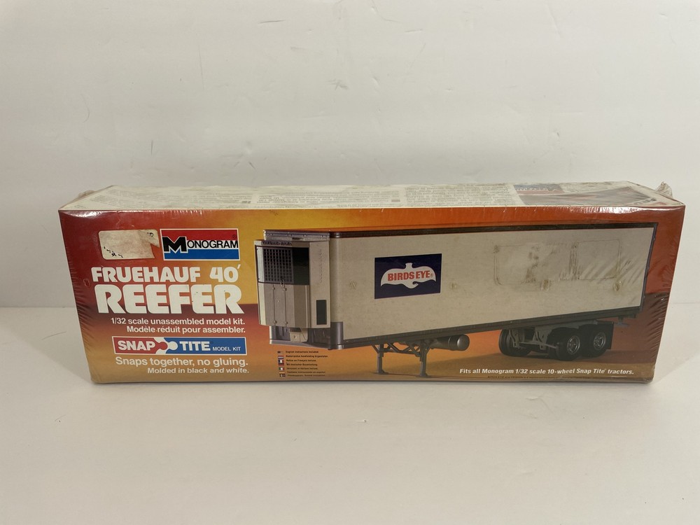 Vintage Monogram Snap Tite 1/32 Scale Fruehauf 40′ Reefer Model Kit #1206 Birds