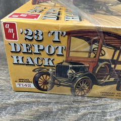 AMT 1923 Ford Model T Depot Hack 1:25 Scale Plastic Model Kit 1237 NIB