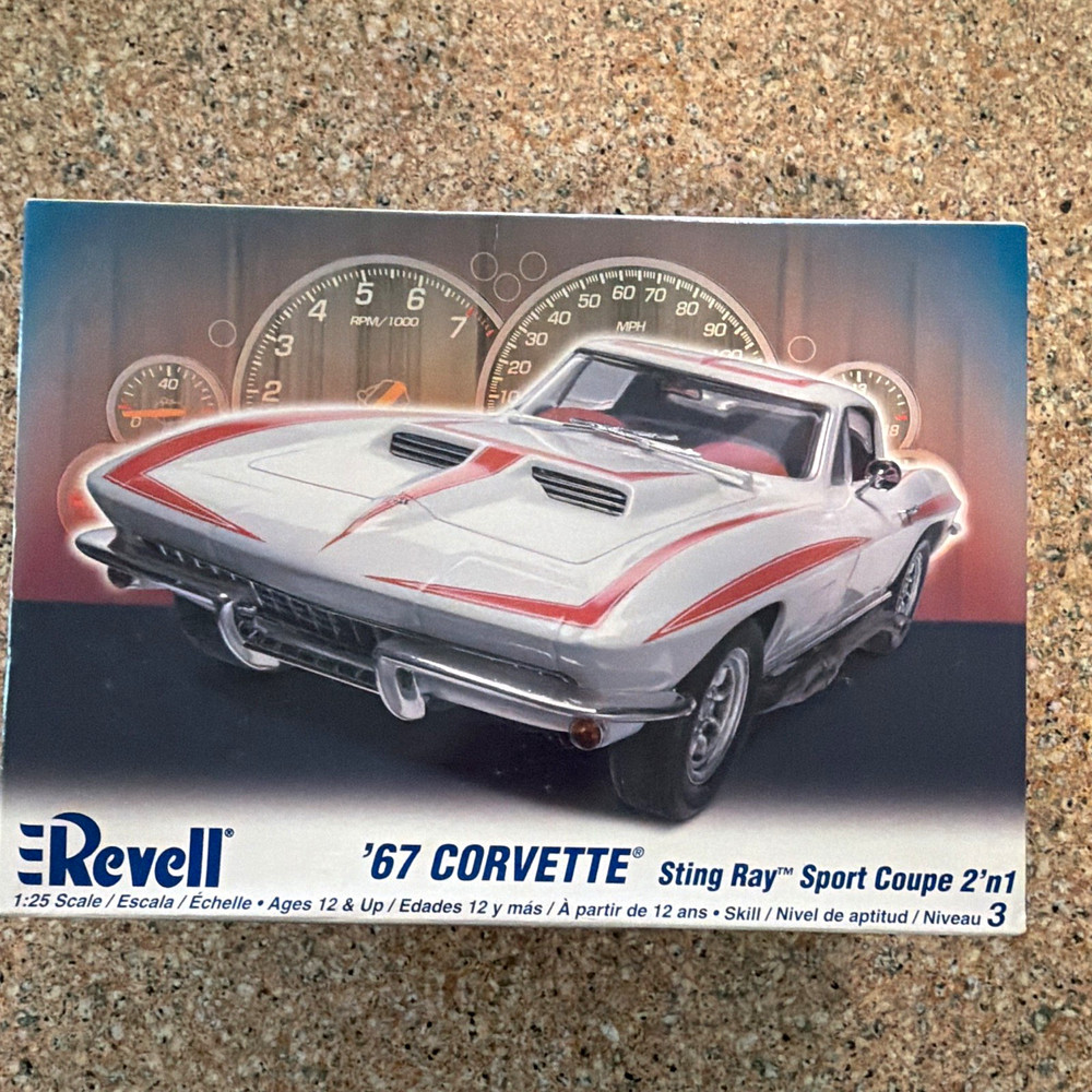 Revell ’67 Corvette Sting Ray Sport Coupe 2’n1 1:25 Plastic Model Kit #852050