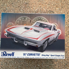 Revell ’67 Corvette Sting Ray Sport Coupe 2’n1 1:25 Plastic Model Kit #852050
