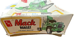 AMT 1:25 Mack R685ST Semi Tractor Toy – 1039