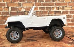 1/24 Scale: 18-Inch Fuel Tech Wheels W/ Mud Tires; Jeep, Resin 1/25