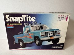Monogram Snaptite Ford Bronco 1/32 Model Kit #1077 1991 (STARTED / PARTS KIT)