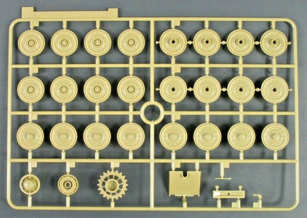 Dragon 1/35 Scale Tiger I Late w/Zimmerit Parts Tree G from Kit No. 6947