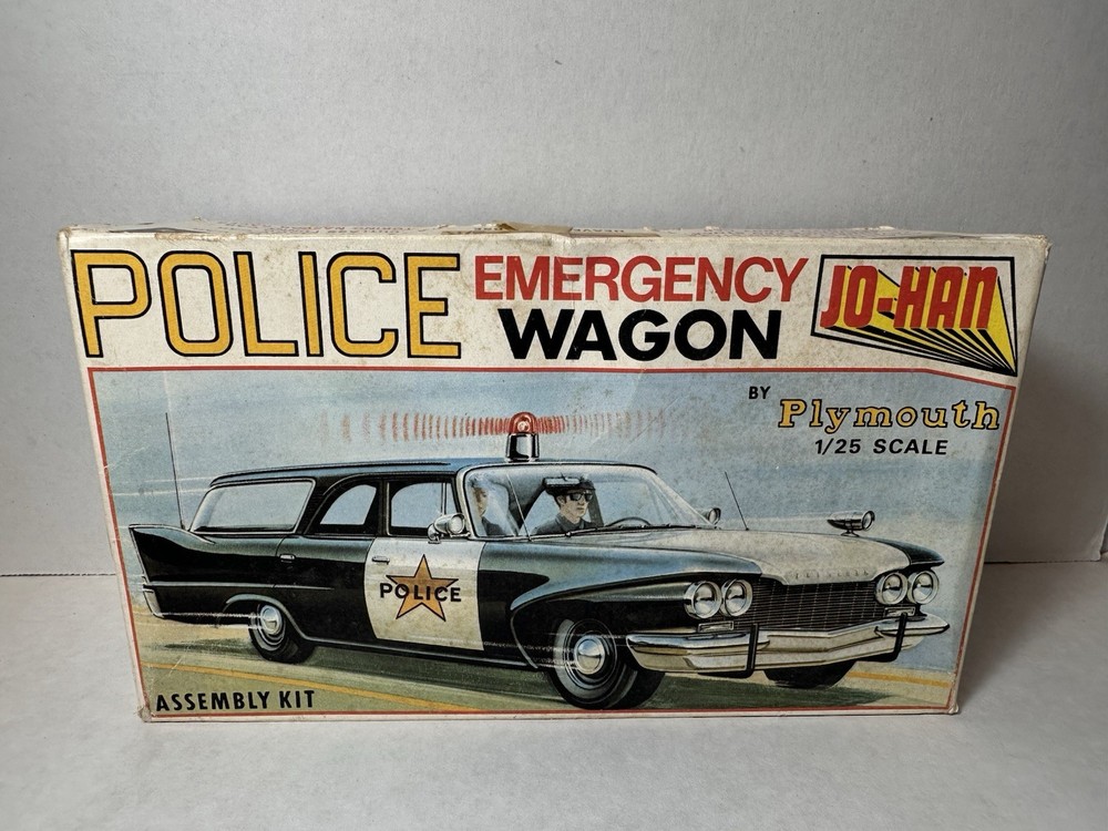 Jo-Han Plymouth Police Emergency Wagon 1:25 Model Kit #C-5100 (STARTED / READ)