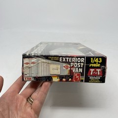AMT T704 1/43 Scale Truck ‘n’ Trailer Fruehauf 40ft Exterior Post Van Model Kit