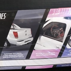 AMT 1317/12 2005 CADILLAC ESCALADE EXT MODEL KIT-NIB-1/25 SCALE
