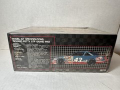 AMT Richard Petty STP Pontiac Grand Prix 1/25 Model Kit #6728 1990 (NEW SEALED)