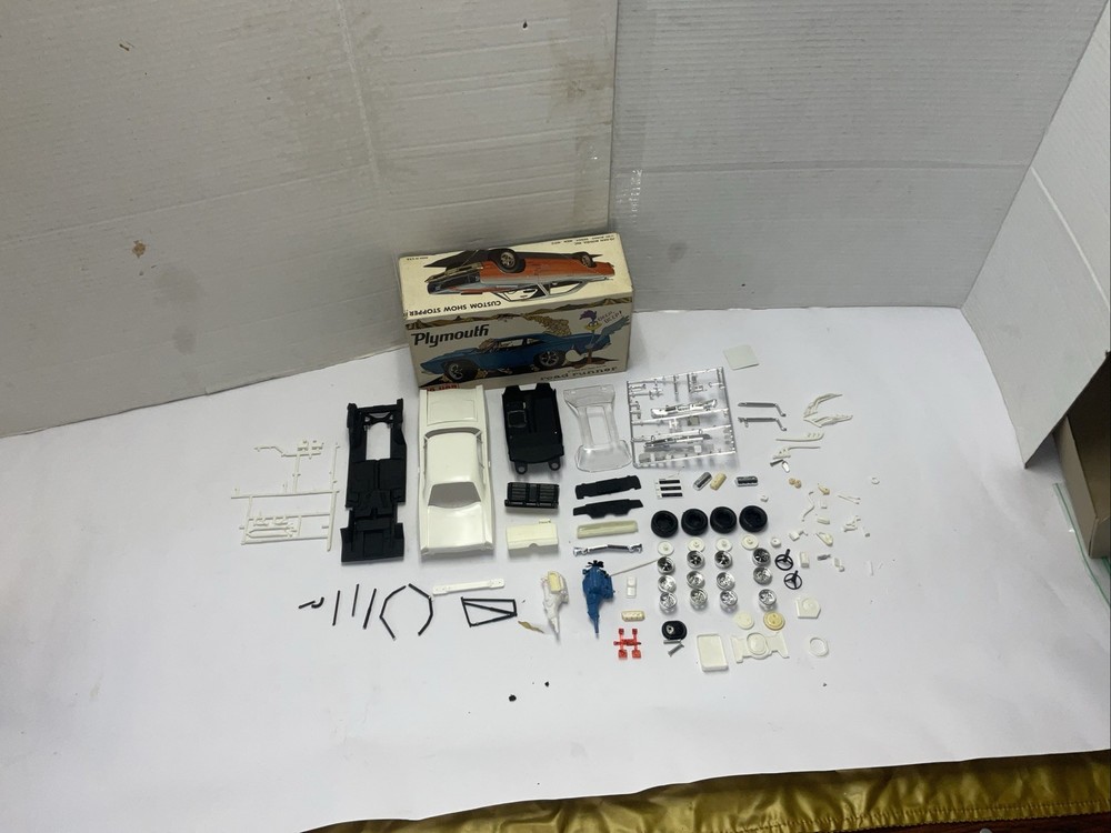 Jo-han 1969 Plymouth Roadrunner Model Car Kit Unbuilt