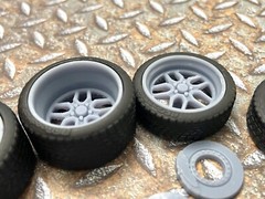 1/24 Scale: 21/20 Inch Weld Laguna Wheels With Wide Rear Street Tires; Resin