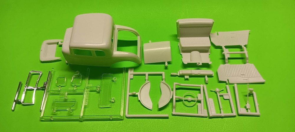 32 1932 Ford 5 Window Coupe 1/25 Body Glass Interior Tub Dash Bench Seat Revell
