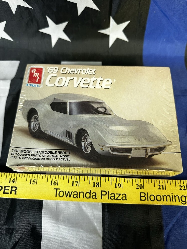 AMT / ERTL 69 Chevrolet Corvette: Model Kit 1/43 Scale