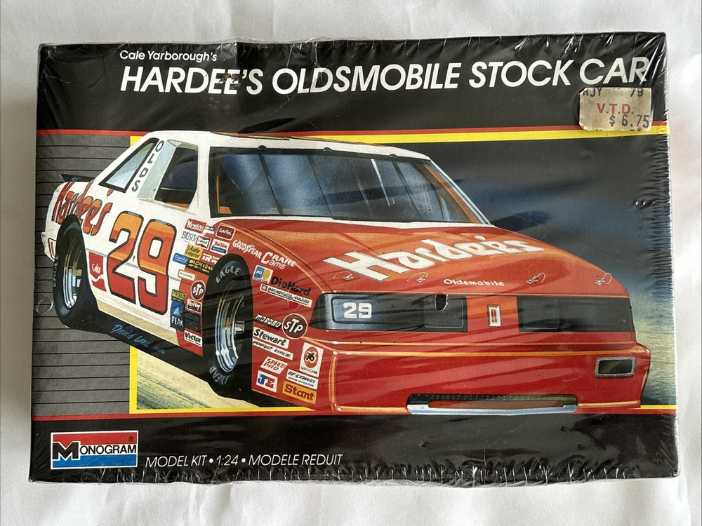 Monogram Cale Yarborough’s Hardee’s Oldsmobile Stock Model Kit 1:24 sealed