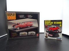 Model Car Display Bundle – AMT Showcase Case & Motorized Turntable