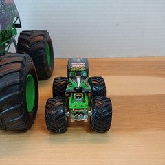 Revell Grave Digger Monster Jam Truck SnapTite Model 5″ x8″ with a Hot wheels