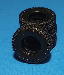 JEEP WRANGLER RUBICON – OFF ROAD TIRES – REVELL 4501 – MODEL CAR KIT PARTS LOT