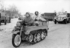 1/72 Sd.Kfz. 234/2 “Puma Schwerer Panzerspähwagen (5 cm) Roden 705 Model kit