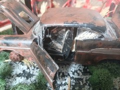 1957 CHEVY RUSTY JUNKER IN CORNER JUNKYARD DIORAMA SCENE /OPENING DOORS/TRUNK !!
