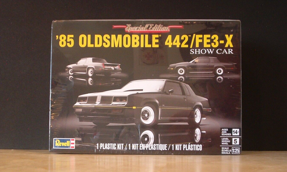 Olds 1985 Oldsmobile 442/FE3-X Show Car 1:25 scale Revell Model Kit Sealed