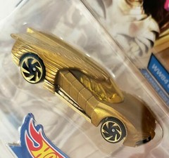 HOT WHEELS DC Comics WONDER WOMAN GOLDEN ARMOR CAR GIRL CHRISTMAS!