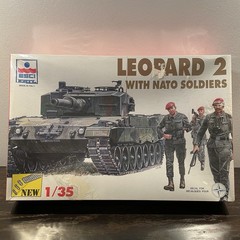 ESCI Leopard 2 Tank Model w NATO Soldiers Kit 1:35 No. 5030 NEW