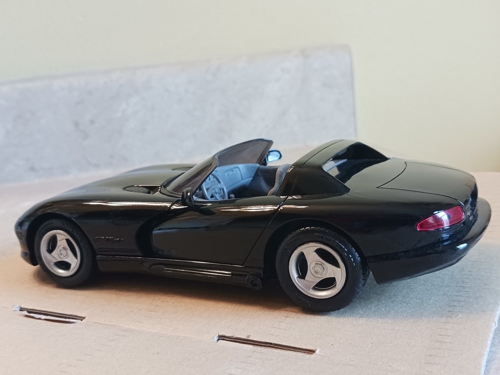 LOT OF 2 – AMT-ERTL 1/25 Promos, Plymouth Prowler & 1993 Dodge Viper RT/10, MIB