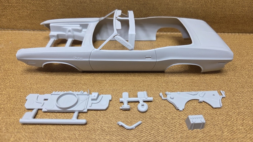 1970 Dodge Challenger BODY SHELL & ACCESSORIES 1/25 AMT NEW Model Kit PARTS