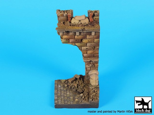 Black Dog 1/35 Ruined Entrance Section w/Sandbags Vignette Base (6 x 6cm) D35086