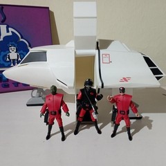 V Visitors X3 figures 3.75 inch and Skyfighter 1/18 scale model with open gates