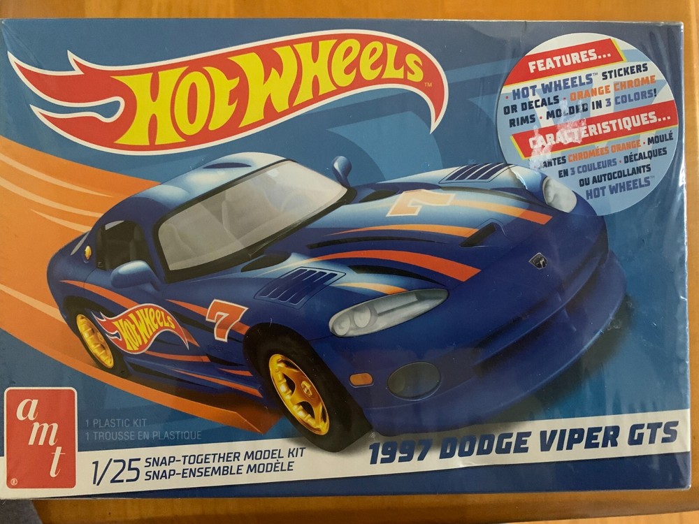 Hot Wheels 1997 Dodge Viper GTS Snap-Together AMT Model Kit 1/25 Scale NEW