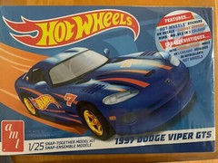Hot Wheels 1997 Dodge Viper GTS Snap-Together AMT Model Kit 1/25 Scale NEW