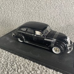 1:32 SCALE METAL 1936 CHRYSLER AIRFLOW SEDAN DIECAST MODEL SIGNATURE MODEL