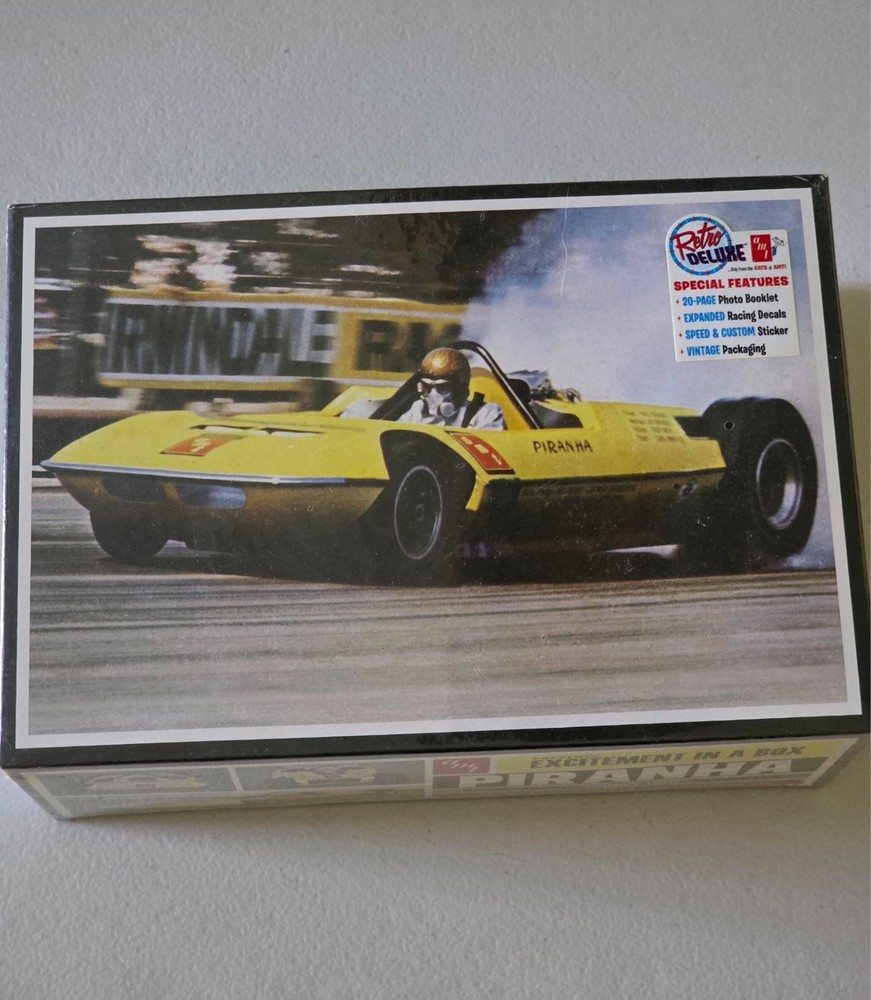 AMT 1/25 Piranha Vintage Drag Racer Model Kit Retro Deluxe Factory Sealed